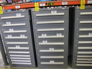 STANLEY VIDMAR HEAVY DUTY 8-DRAWER PARTS CABINET W/ CONTENTS (W-50) LOADING & HANDLING FEE $25-